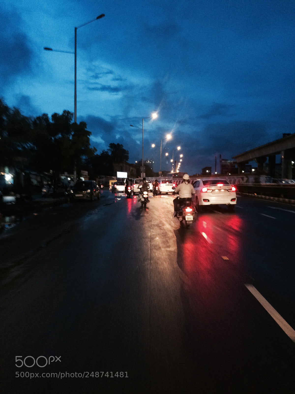 Apple iPhone 5s sample photo. Traffic photography
