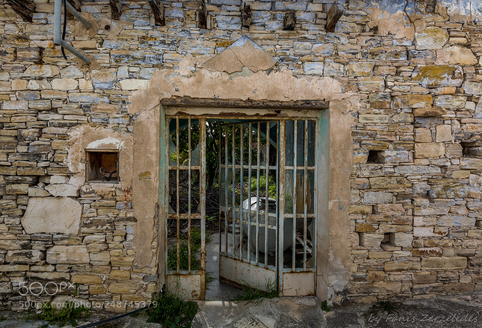Nikon D5200 sample photo. Abandoned house photography