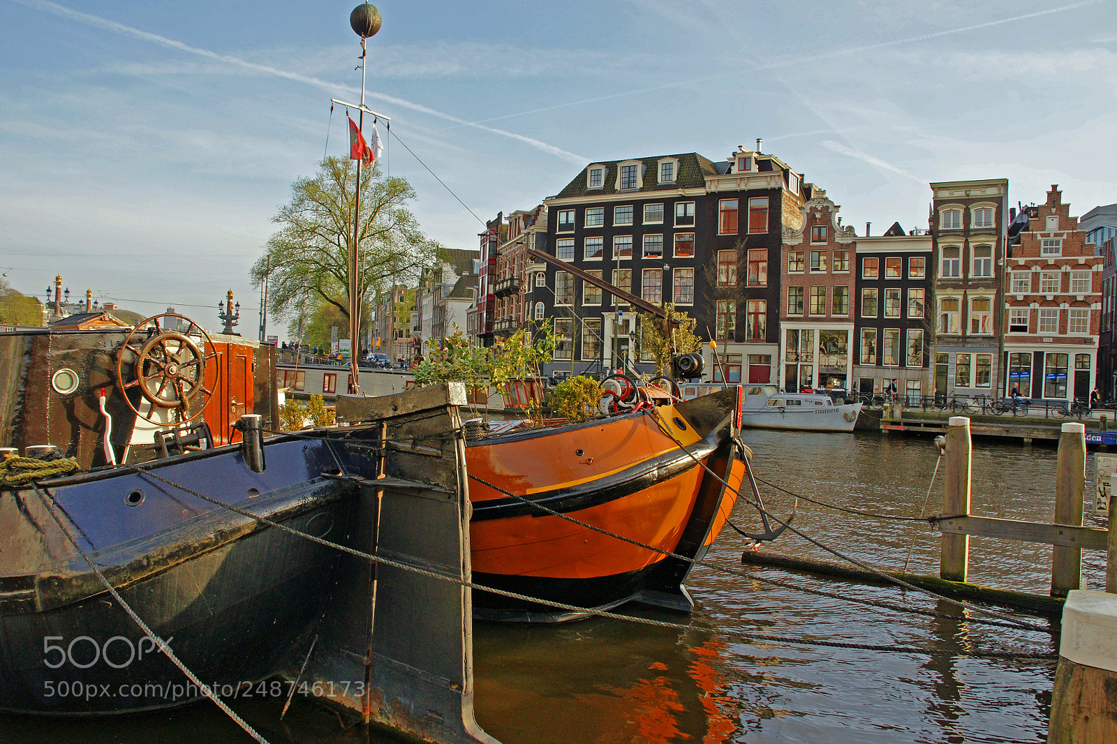 Sony Alpha DSLR-A700 sample photo. Building boats photography