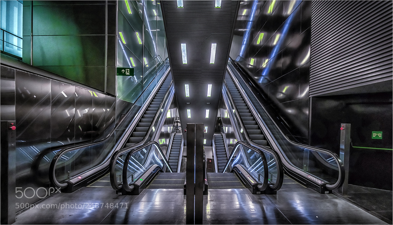 Sony a7 II sample photo. Escaleras y simetrías photography