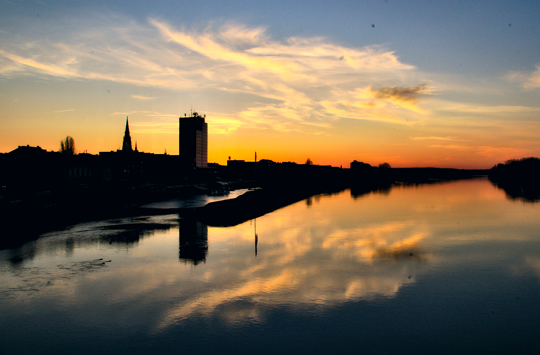 Pentax K100D Super sample photo. First sunset in this year and is dreamy photography