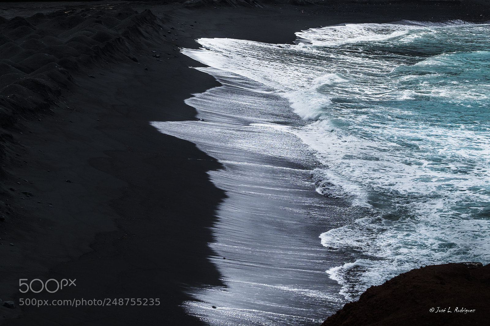Fujifilm X-T1 sample photo. Arena negra, agua turquesa photography