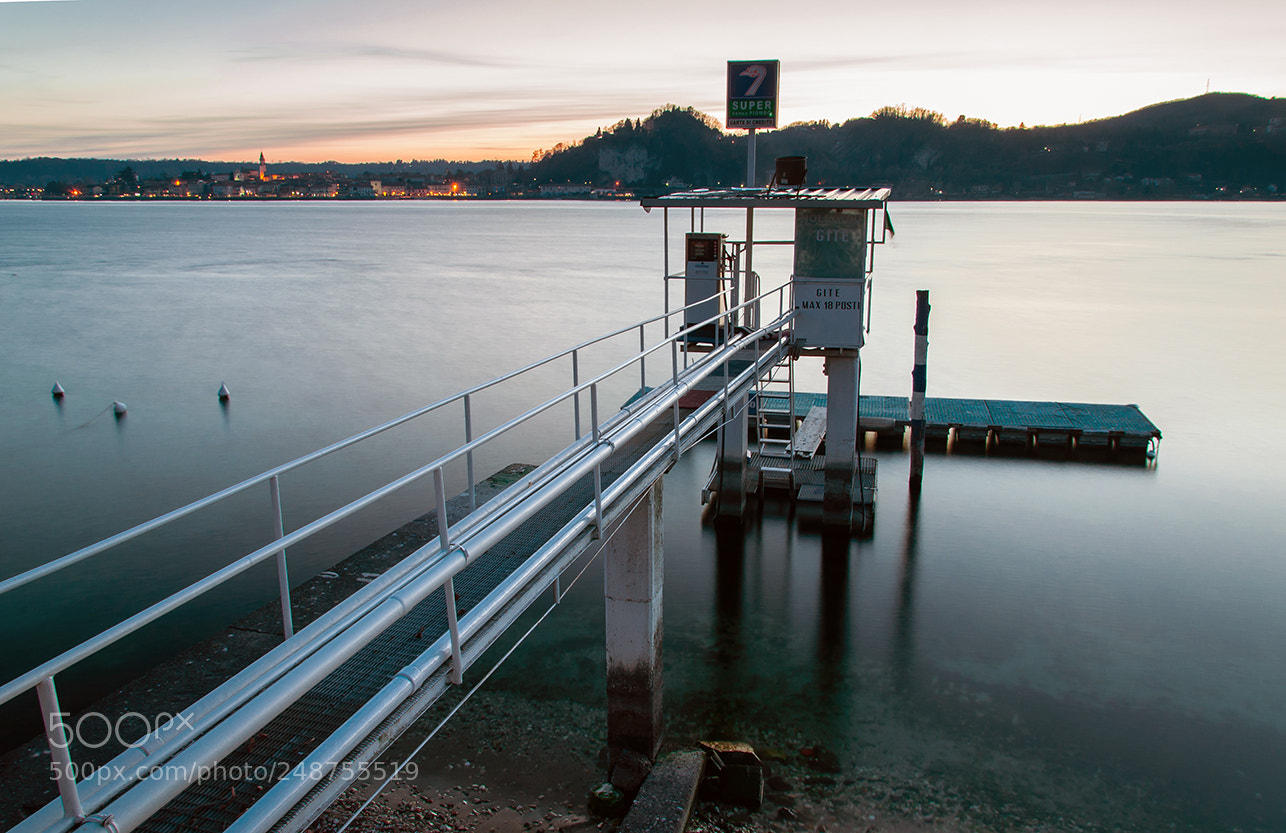 Nikon D90 sample photo. Gas station for boats photography