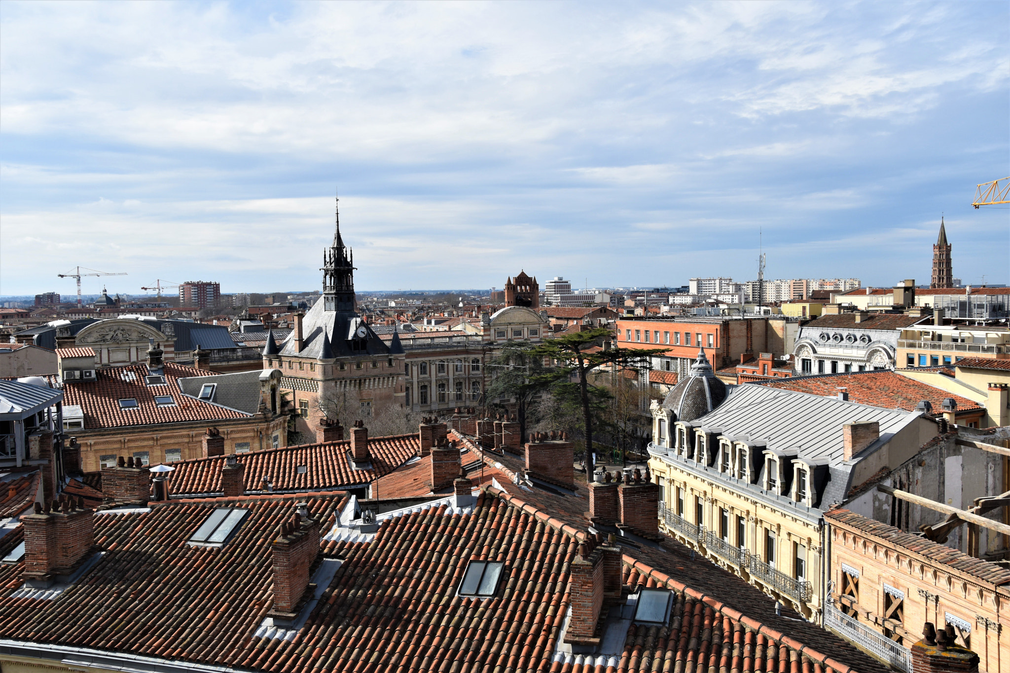 Nikon D5600 + Nikon AF-S DX Nikkor 18-105mm F3.5-5.6G ED VR sample photo. Toulouse from the roof photography