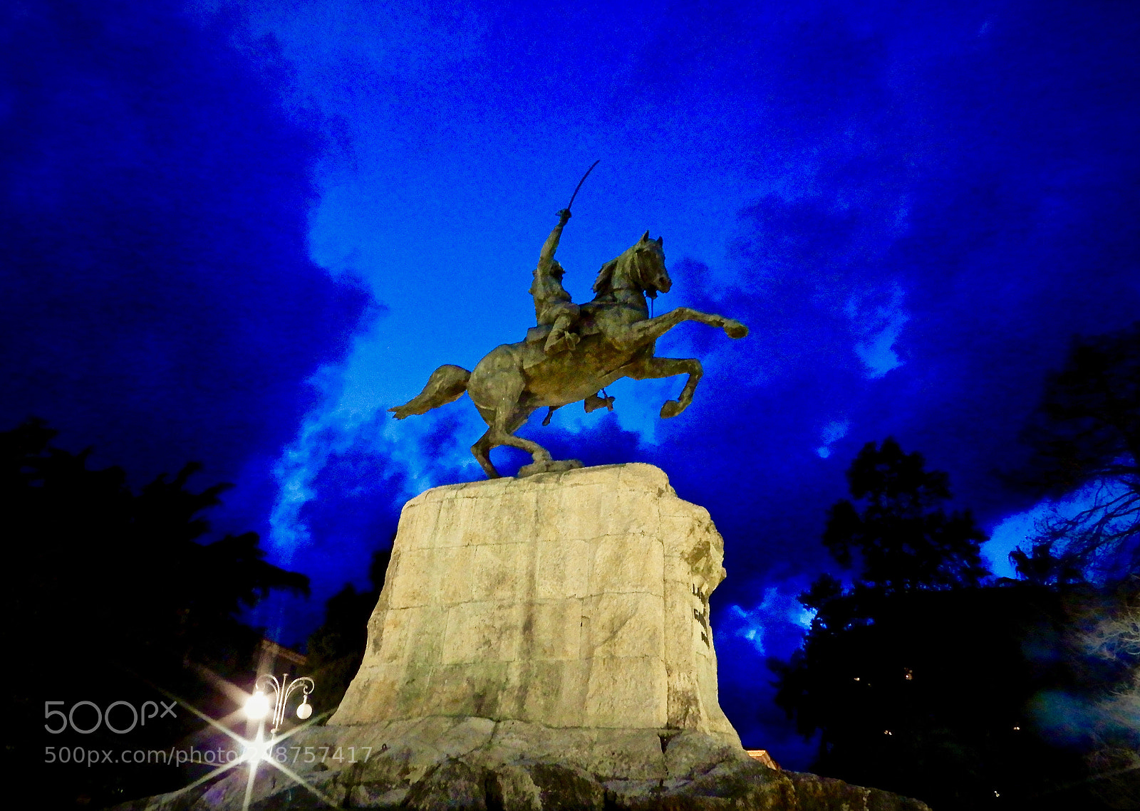 Nikon Coolpix A900 sample photo. Monumento equestre a g photography