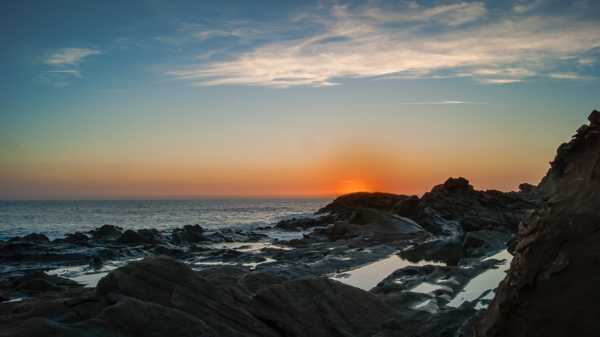 Sony Alpha DSLR-A380 sample photo. Rocks on the sea photography