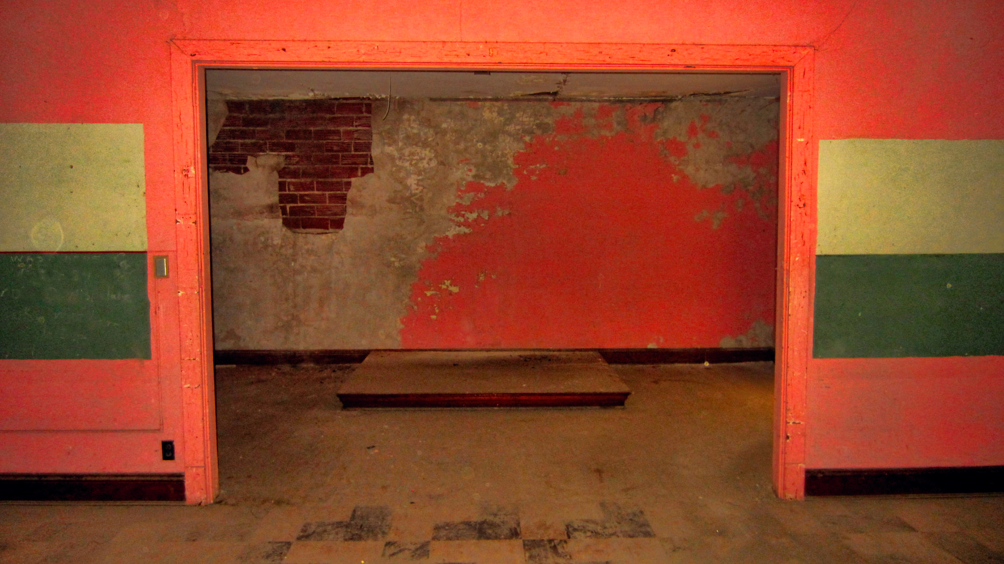 Canon PowerShot ELPH 300 HS (IXUS 220 HS / IXY 410F) sample photo. Abandoned school photography