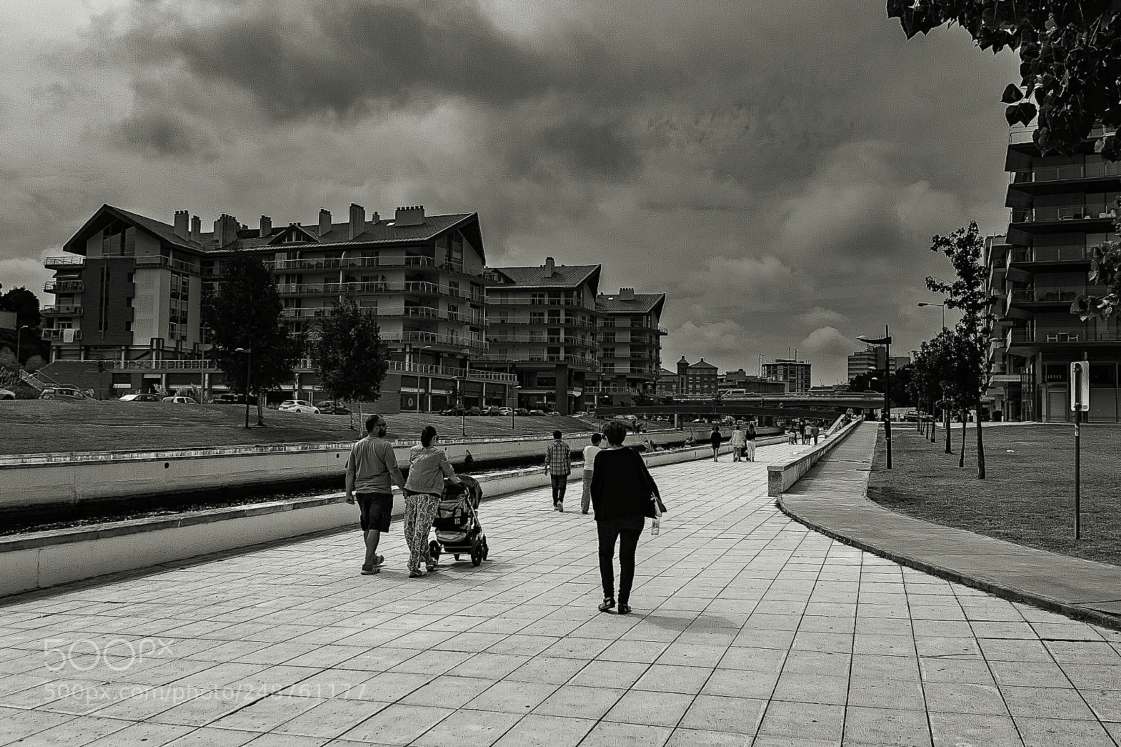 Canon EOS 500D (EOS Rebel T1i / EOS Kiss X3) sample photo. Strolling along the river. photography