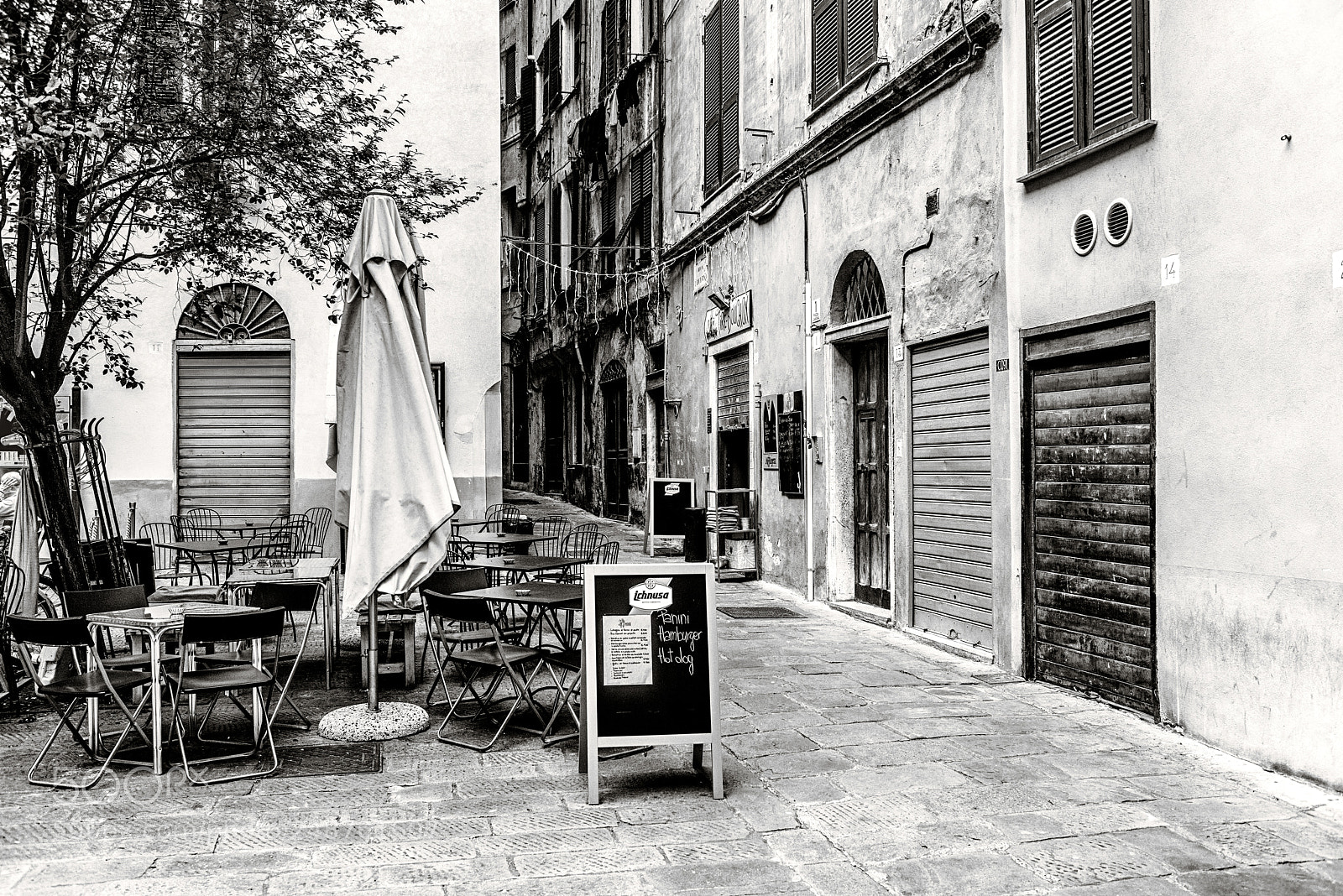 Nikon D810 sample photo. Genova - piazza lavagna photography