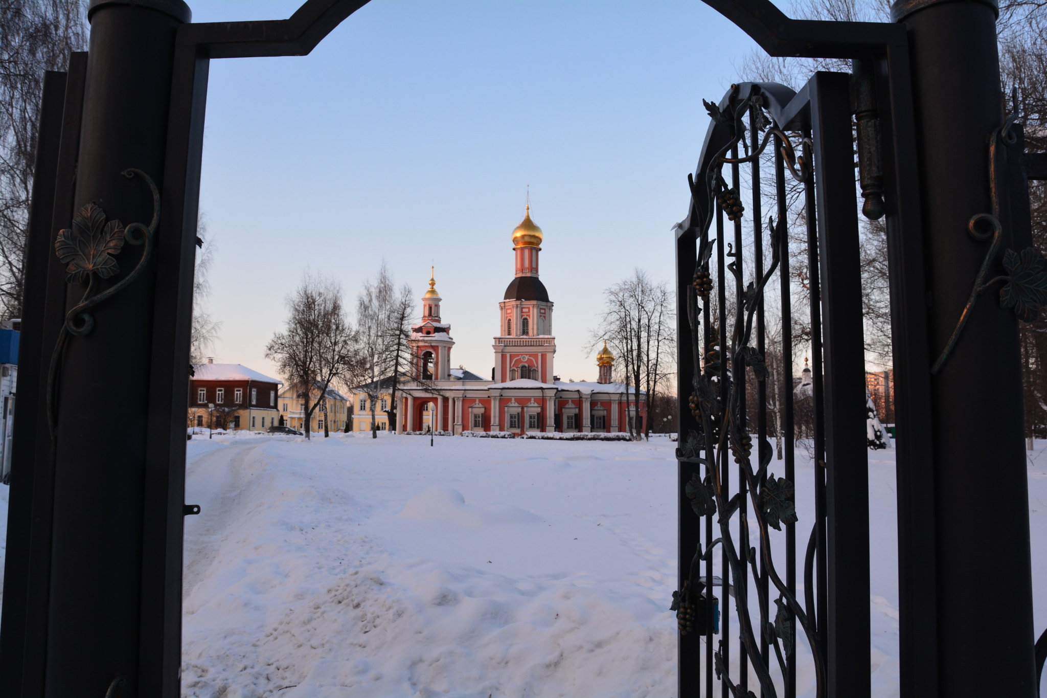 Nikon D5200 sample photo. Through the gates photography