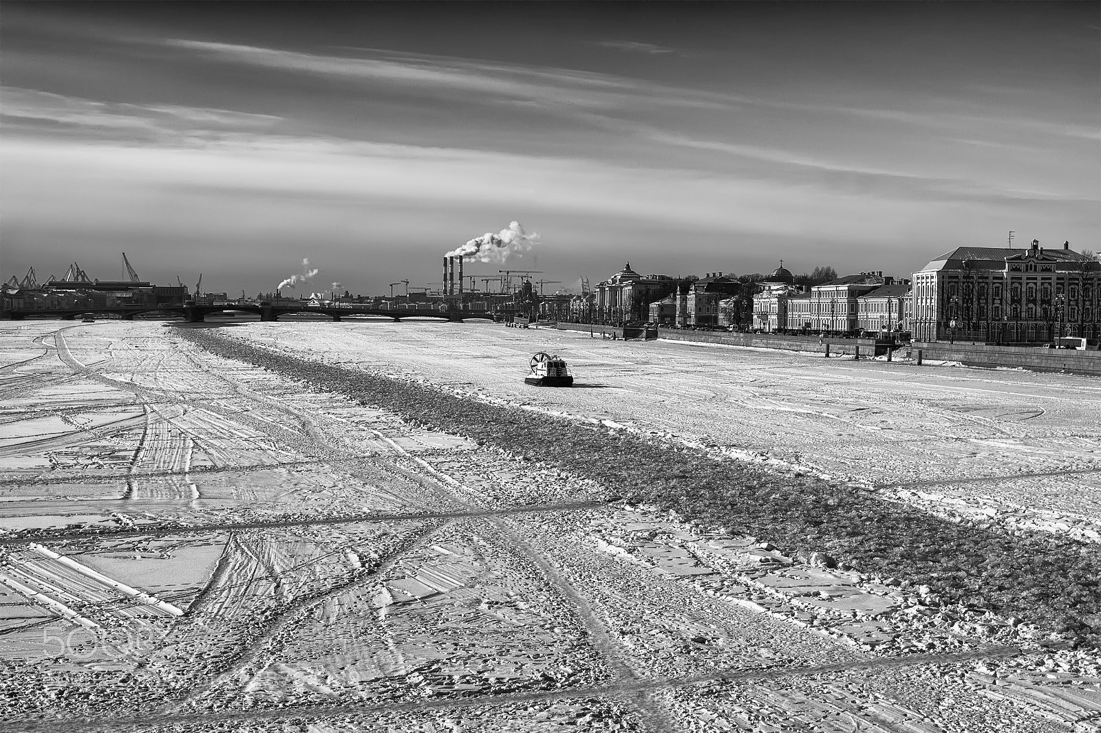 Canon EOS 600D (Rebel EOS T3i / EOS Kiss X5) sample photo. Winter road towards the photography
