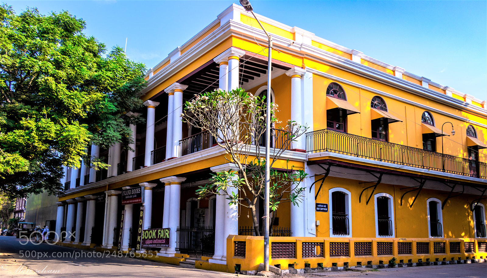 Canon EOS 80D sample photo. Yellow building photography