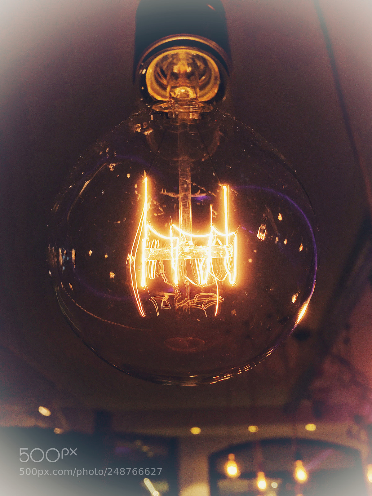 Apple iPhone SE sample photo. Light bulb in mezzos photography