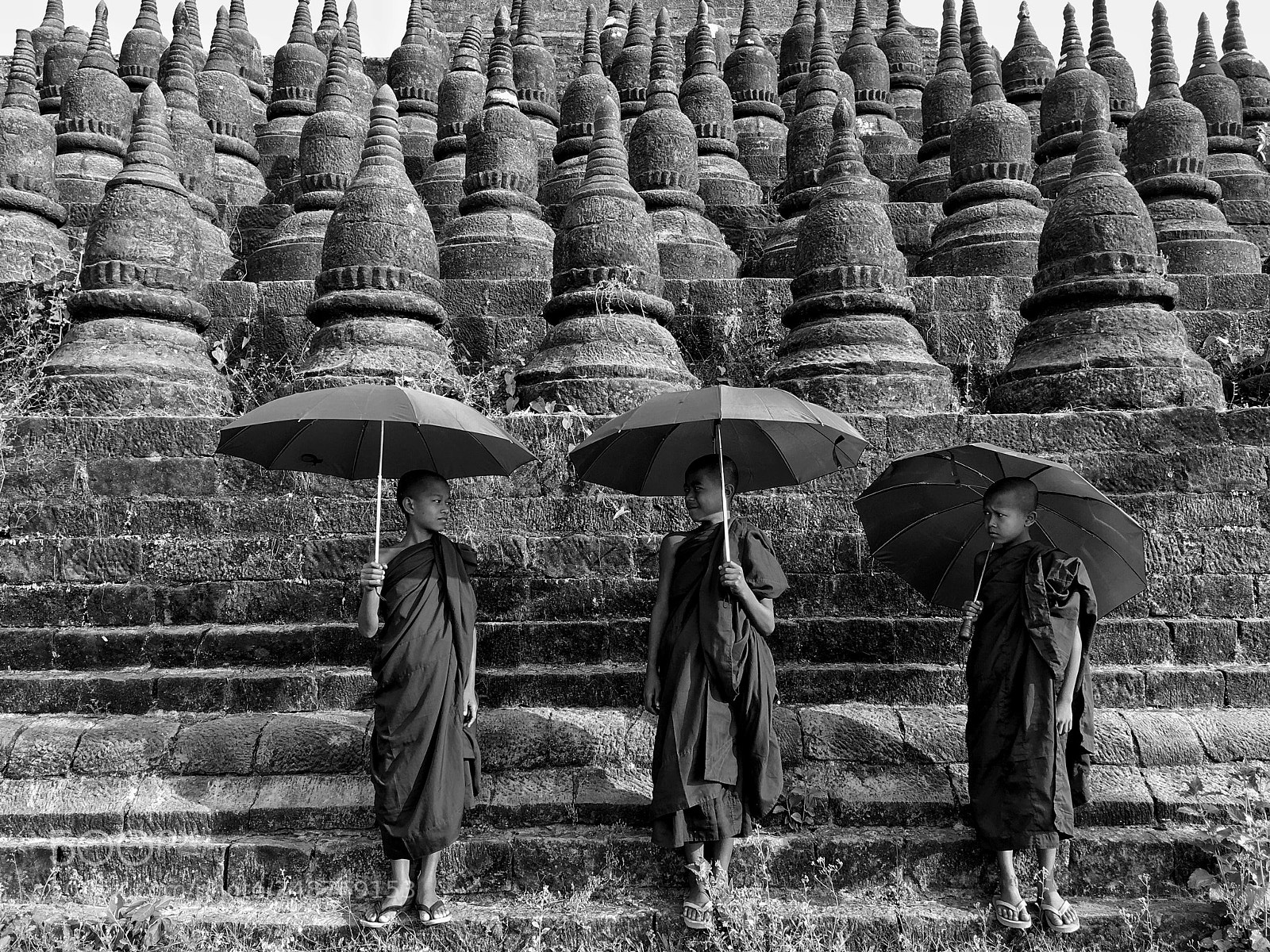 Apple iPhone SE sample photo. Novice at mrauk u photography