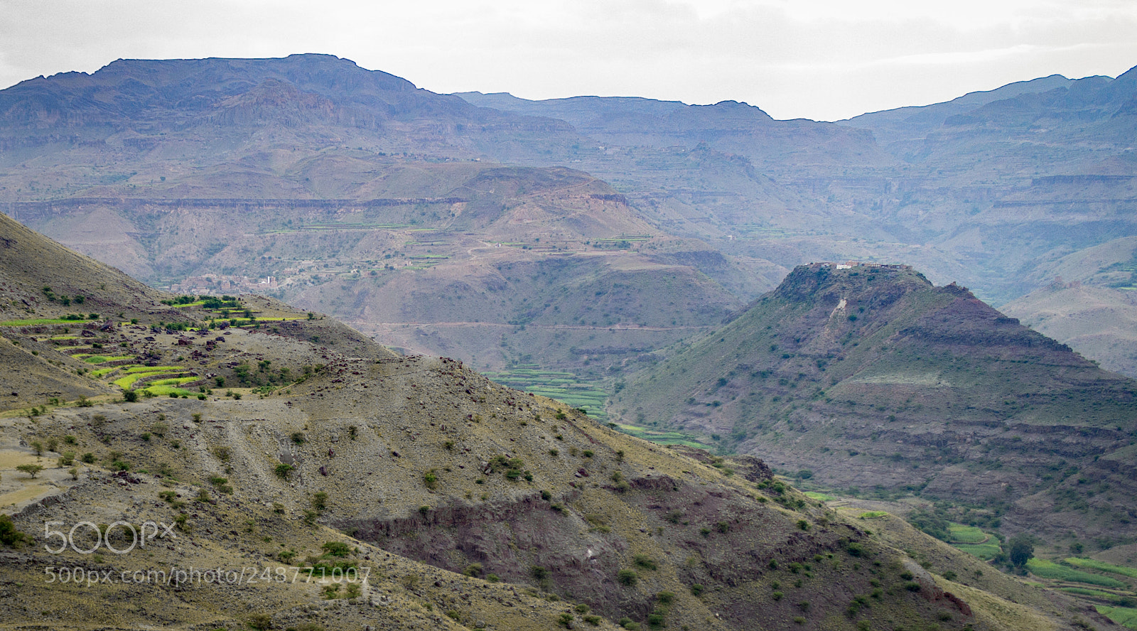 Canon EOS 700D (EOS Rebel T5i / EOS Kiss X7i) sample photo. Natural skyscrapers  in yemen photography
