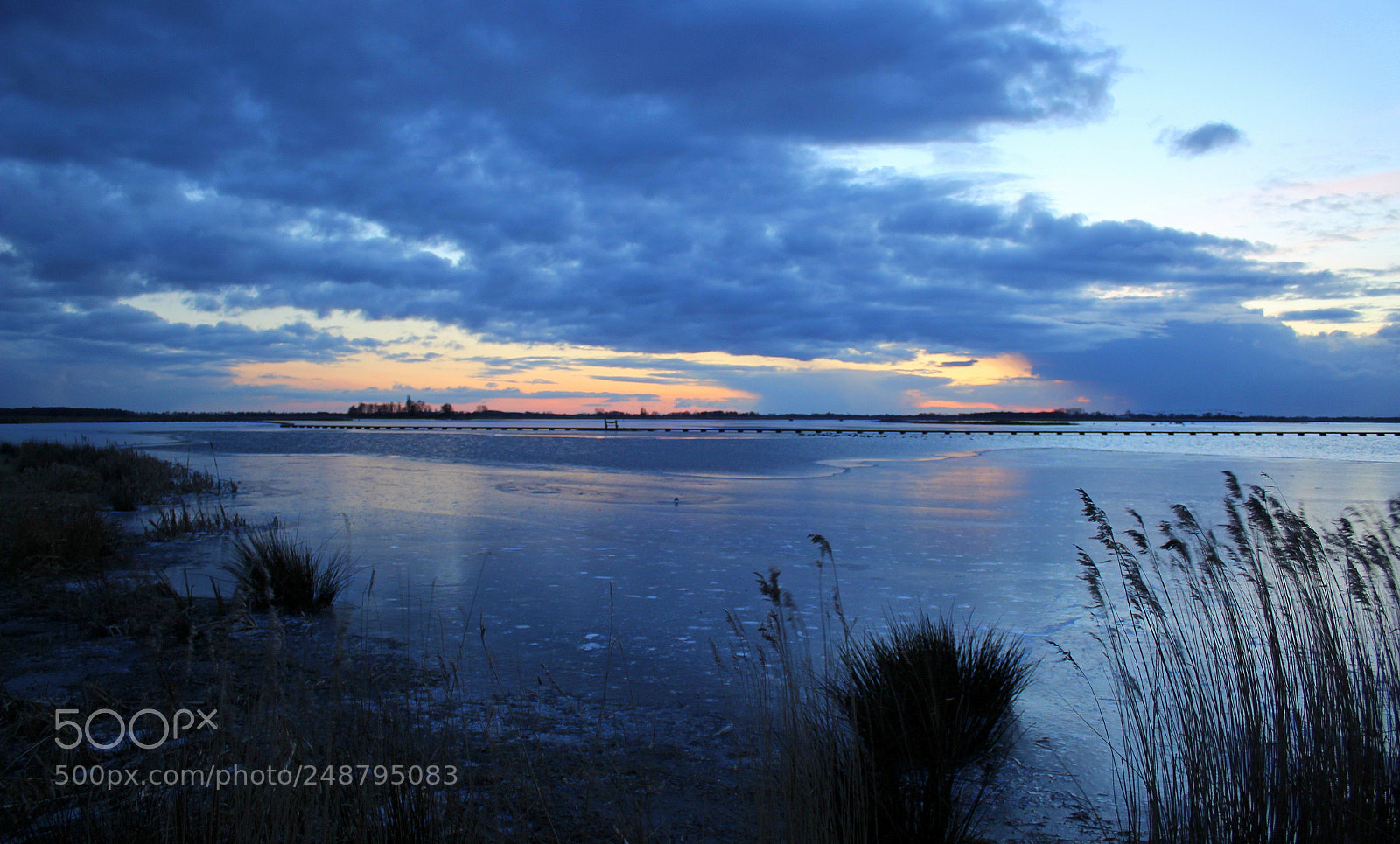 Canon EOS 600D (Rebel EOS T3i / EOS Kiss X5) sample photo. Winter evening photography