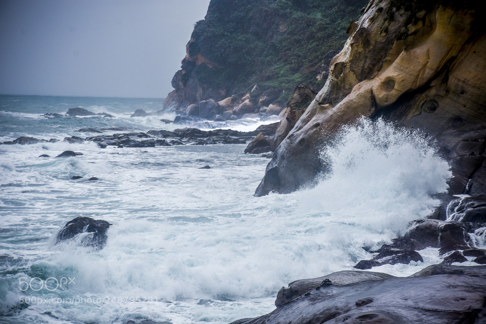 Nikon D7200 sample photo. Waves crashing along the photography