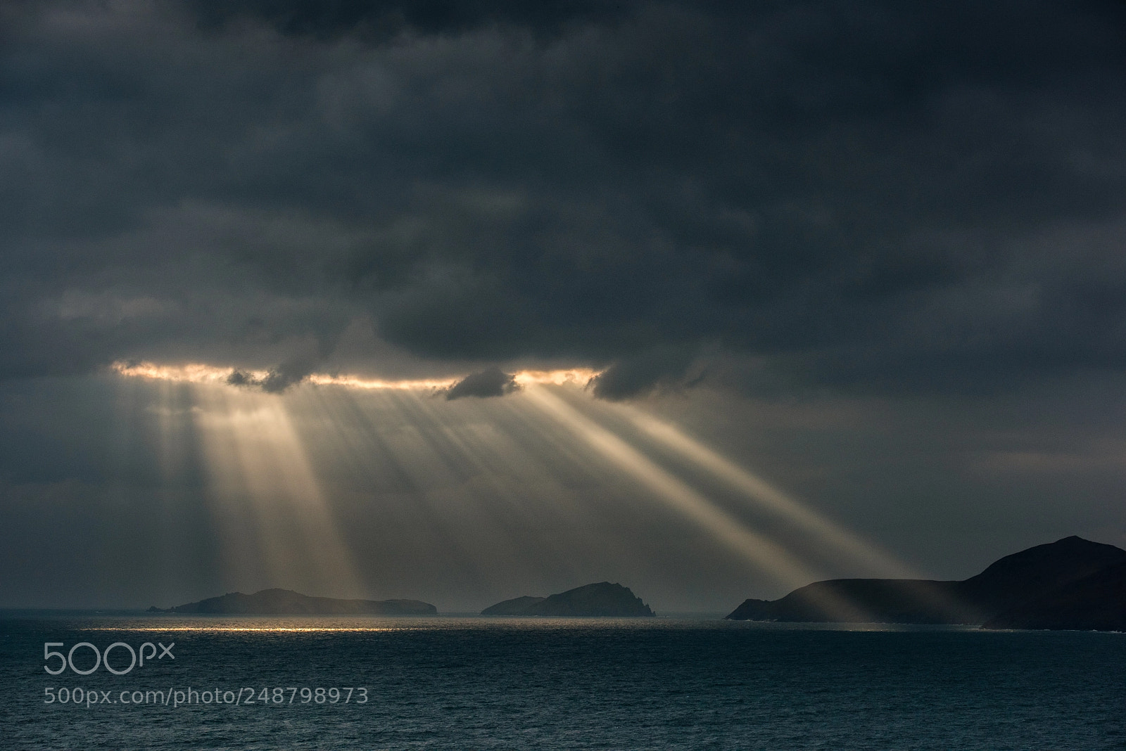 Nikon D810 sample photo. Beams over the blaskets photography