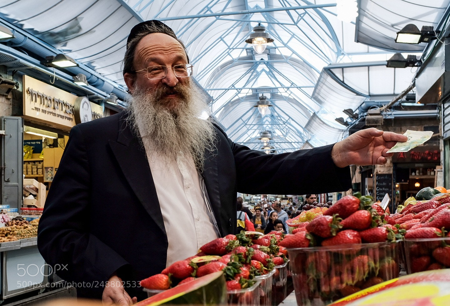 Fujifilm X100F sample photo. Strawberry buyer photography