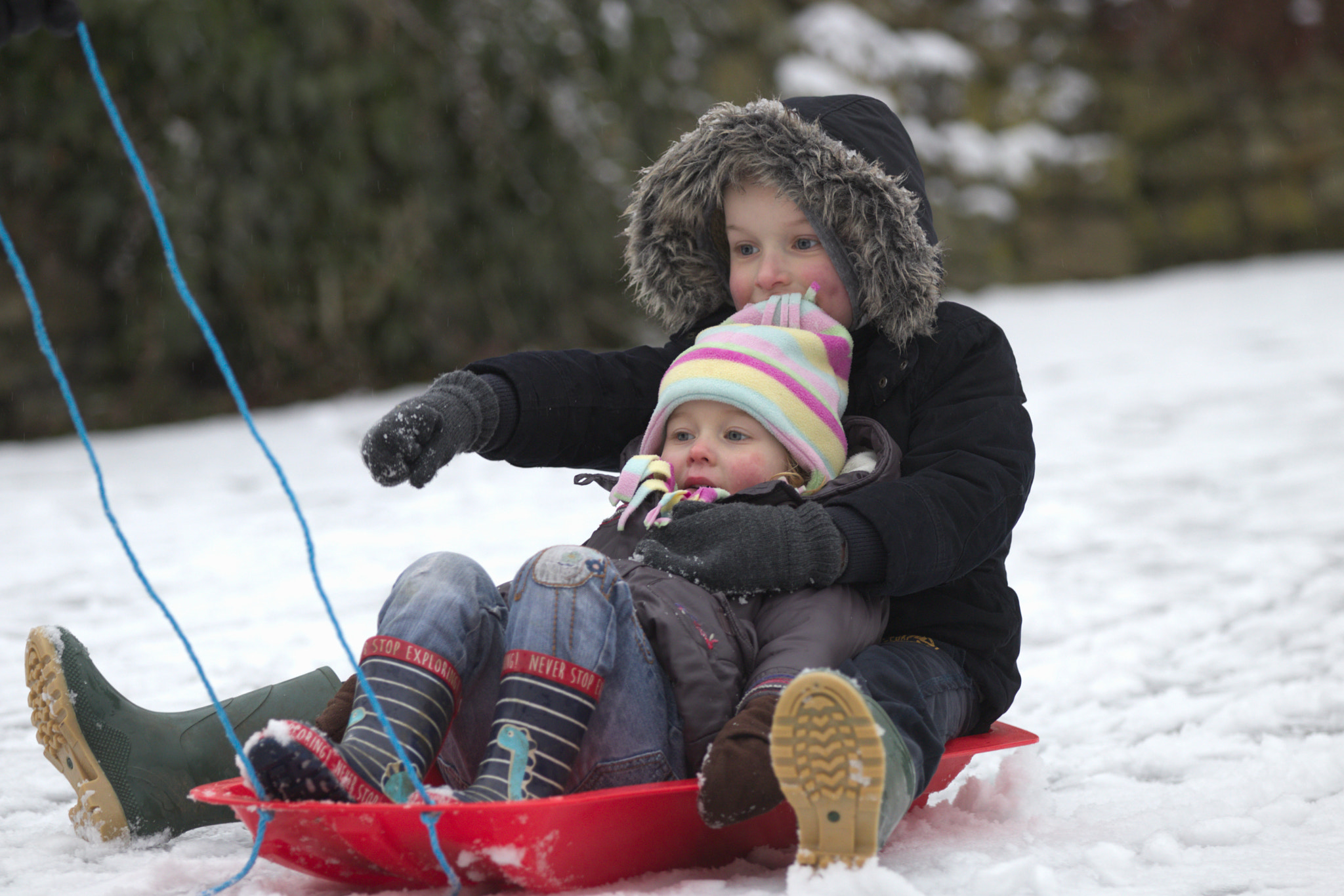 Canon EF 70-200mm F2.8L IS II USM sample photo. Boy and girl sledging photography