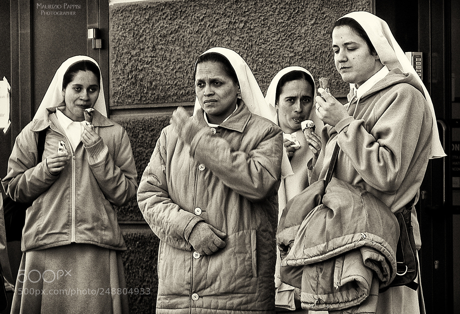 Sony DSC-R1 sample photo. Ice cream and novices photography