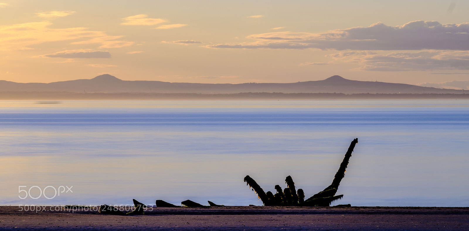 Fujifilm X-T2 sample photo. Shipwreck with the paps photography