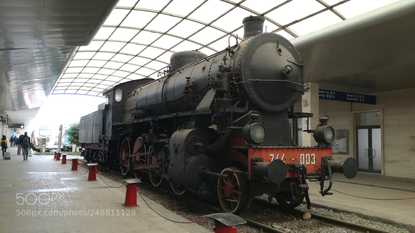 HUAWEI P9 LITE sample photo. Old train on station photography