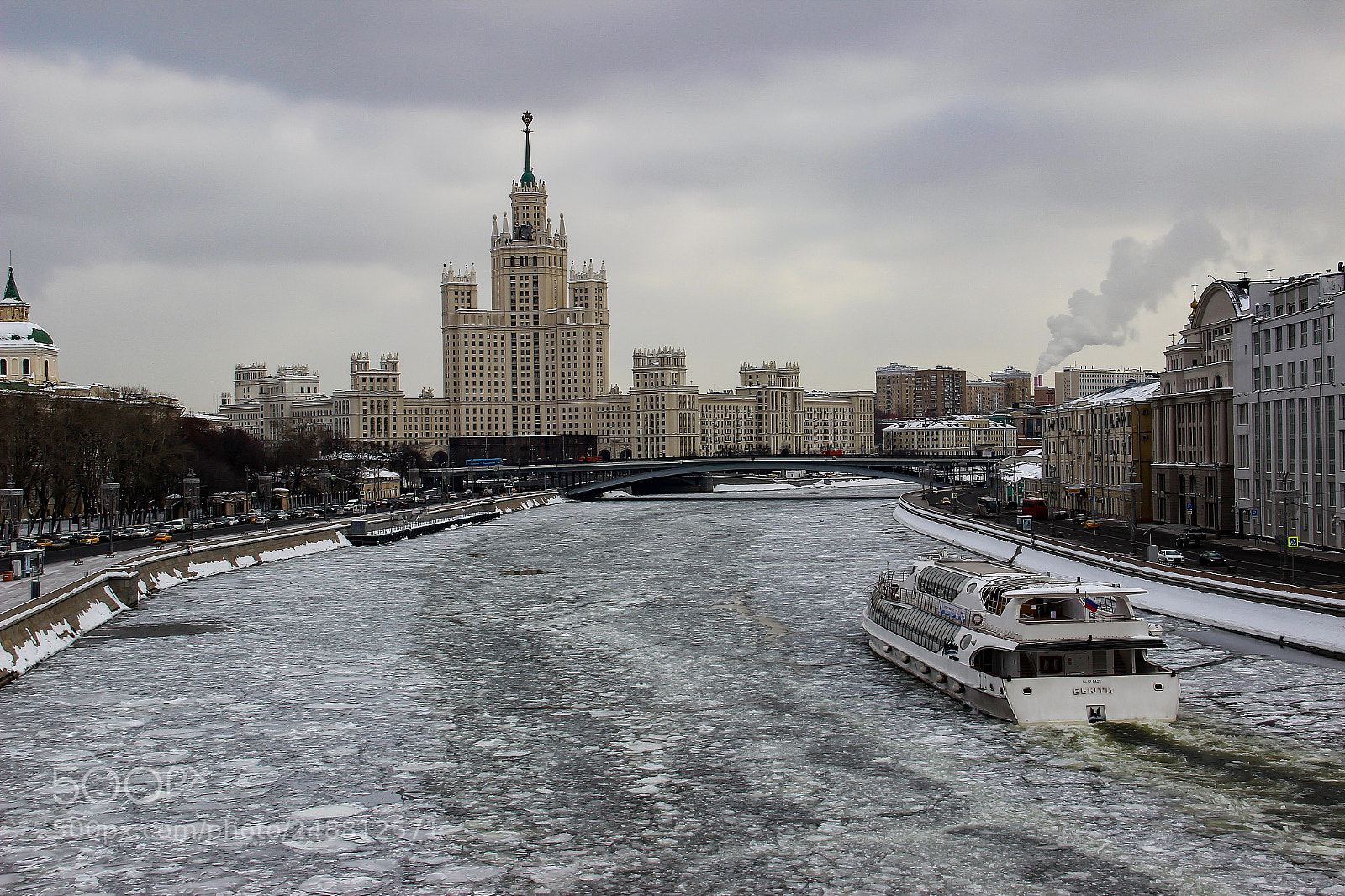 Canon EOS 600D (Rebel EOS T3i / EOS Kiss X5) sample photo. Winter moscow. photography