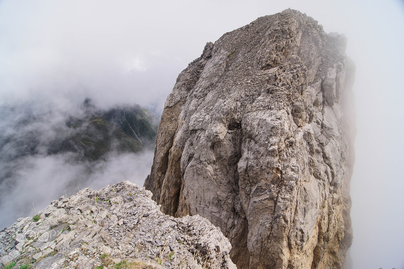 Sony Alpha DSLR-A500 sample photo. Tocando las nubes photography