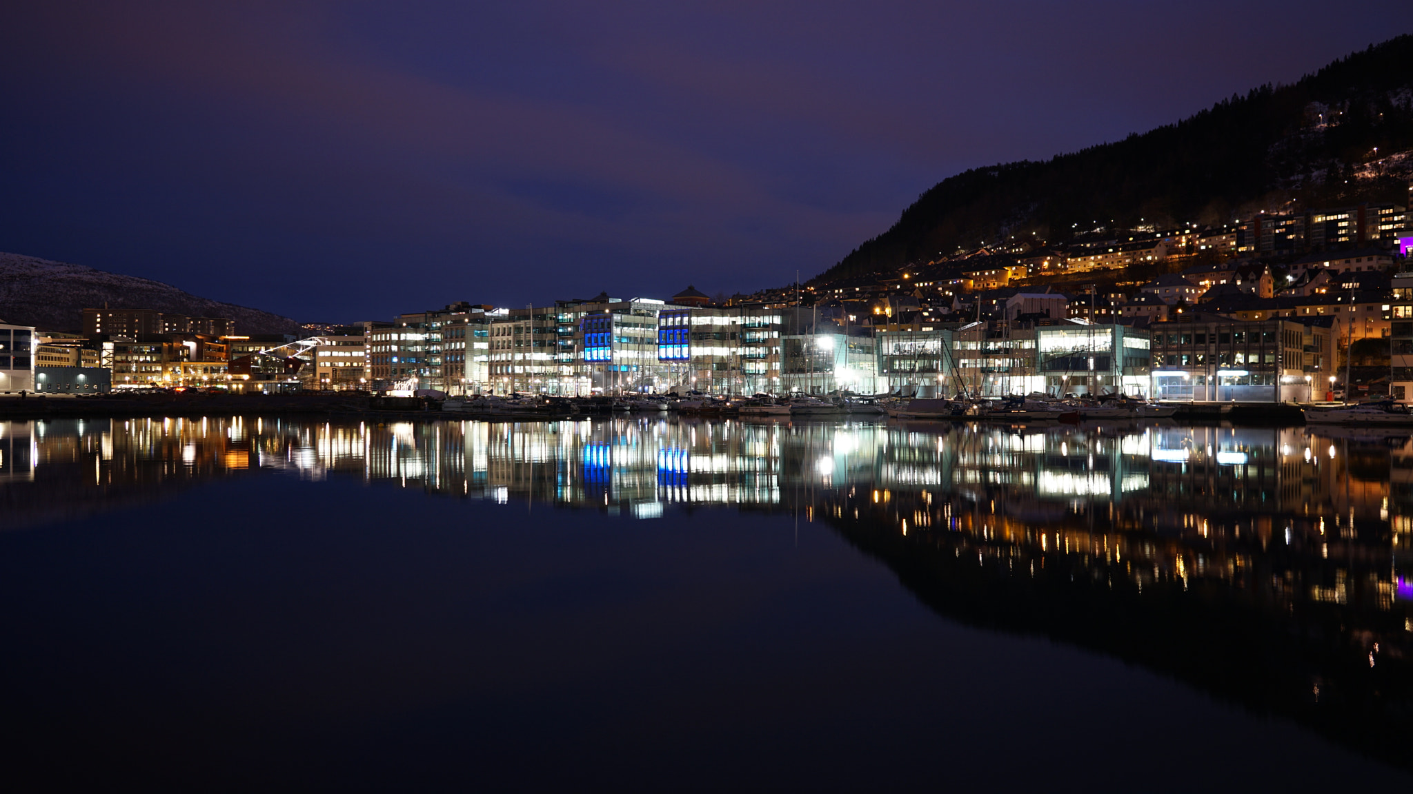 Sony a6000 + Sigma 19mm F2.8 EX DN sample photo. Bergen by night photography