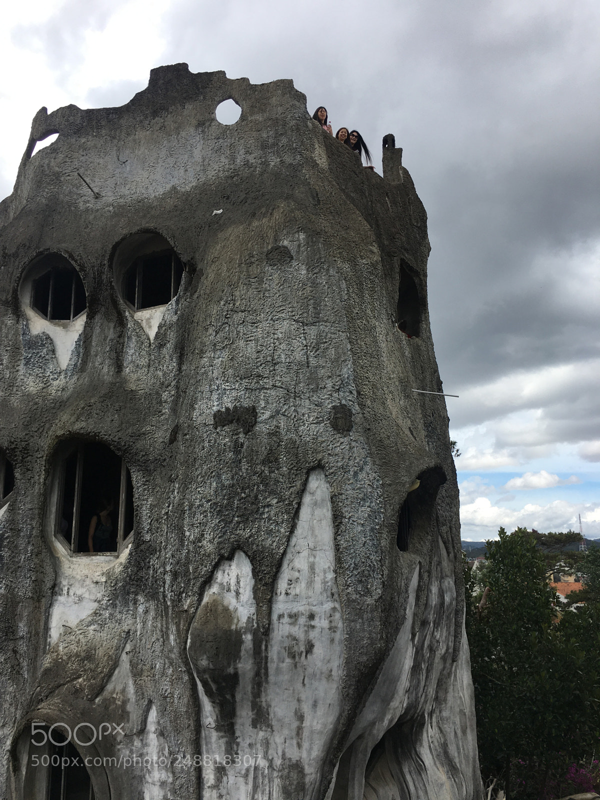 Apple iPhone 6s sample photo. Crazy house in da photography