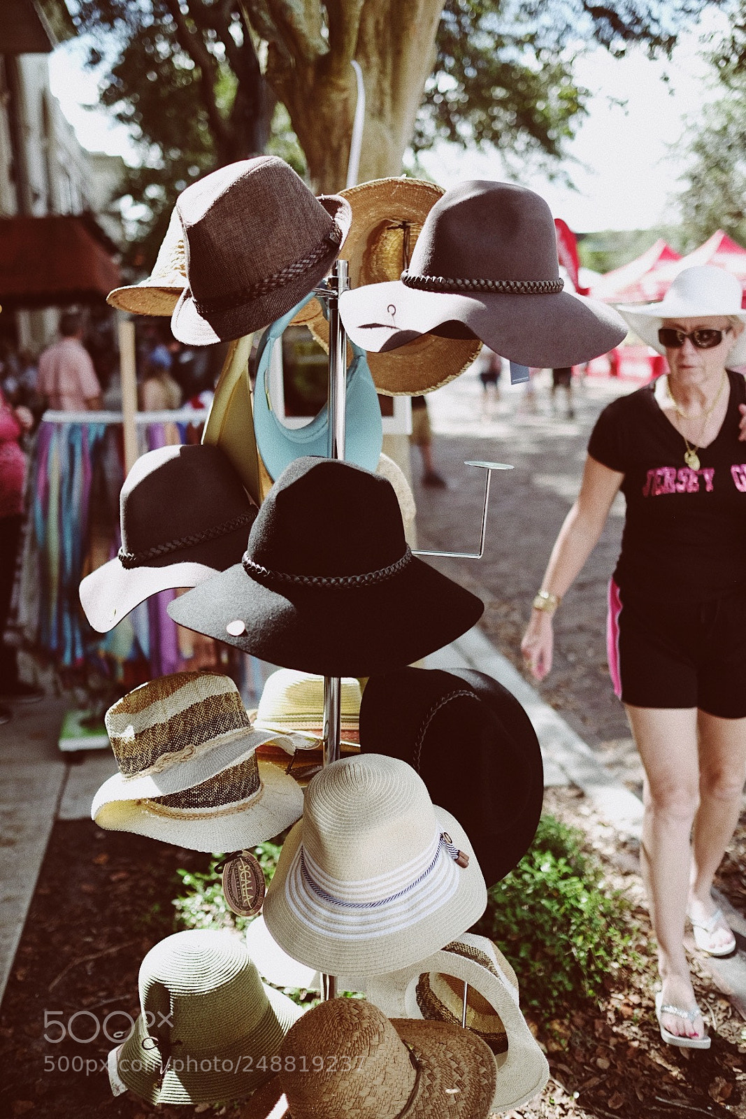 Fujifilm X-T1 sample photo. The missing hat photography