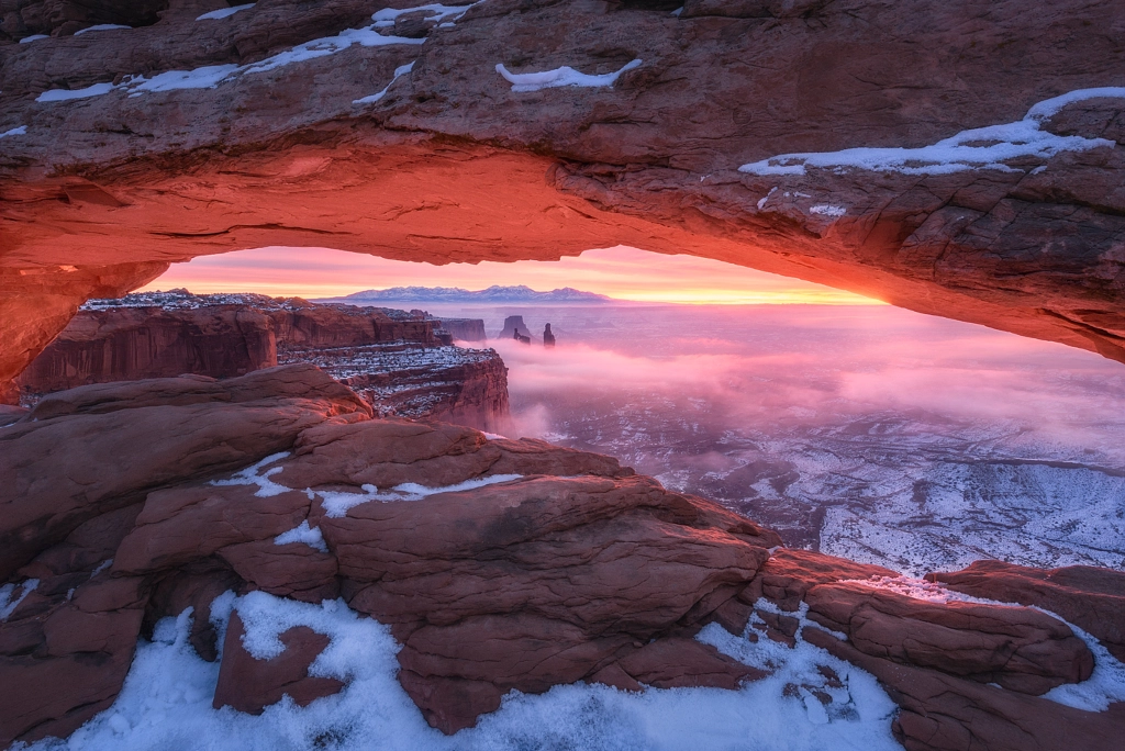 The Glowing Window by Daniel Fleischhacker on 500px.com
