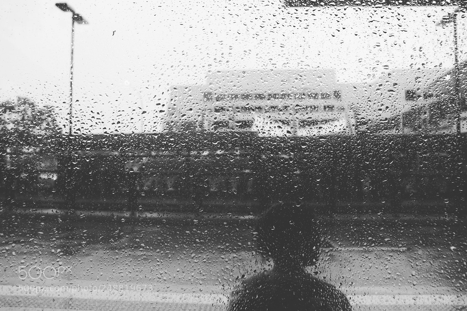 Canon EOS 200D (EOS Rebel SL2 / EOS Kiss X9) sample photo. Rain and bus station photography
