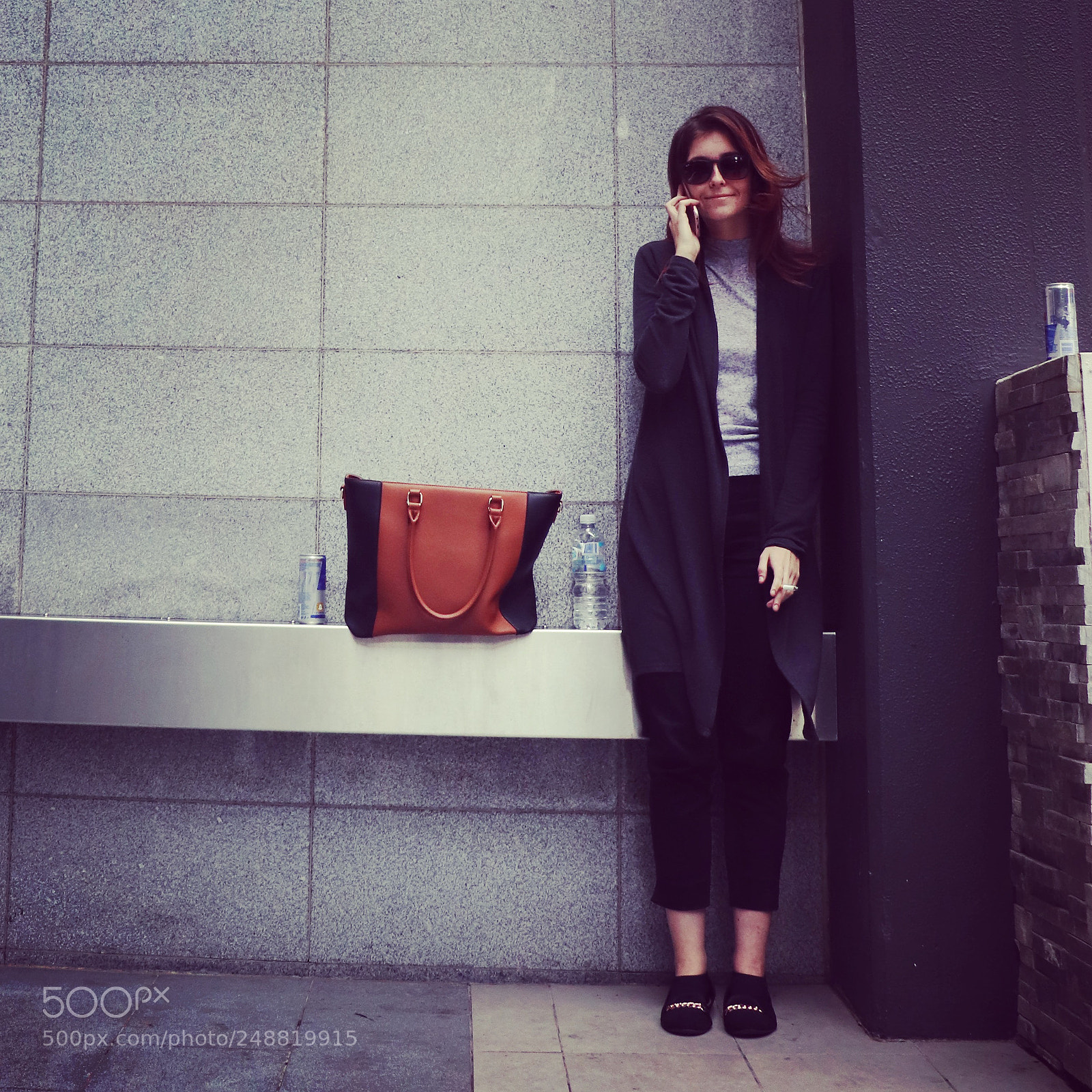 Canon EOS 200D (EOS Rebel SL2 / EOS Kiss X9) sample photo. Woman and city photography