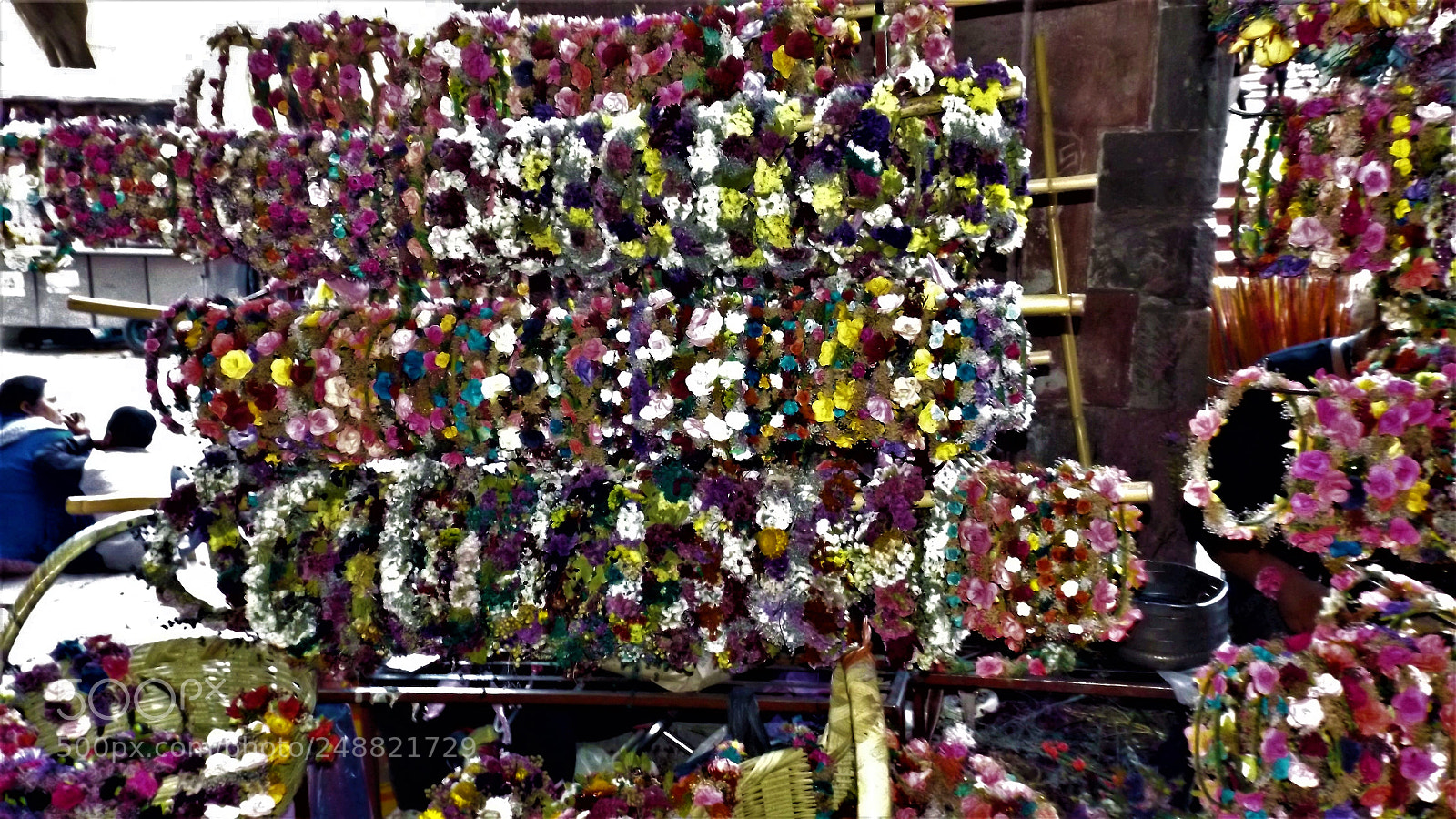 Fujifilm FinePix S4800 sample photo. Crowns made of flowers photography