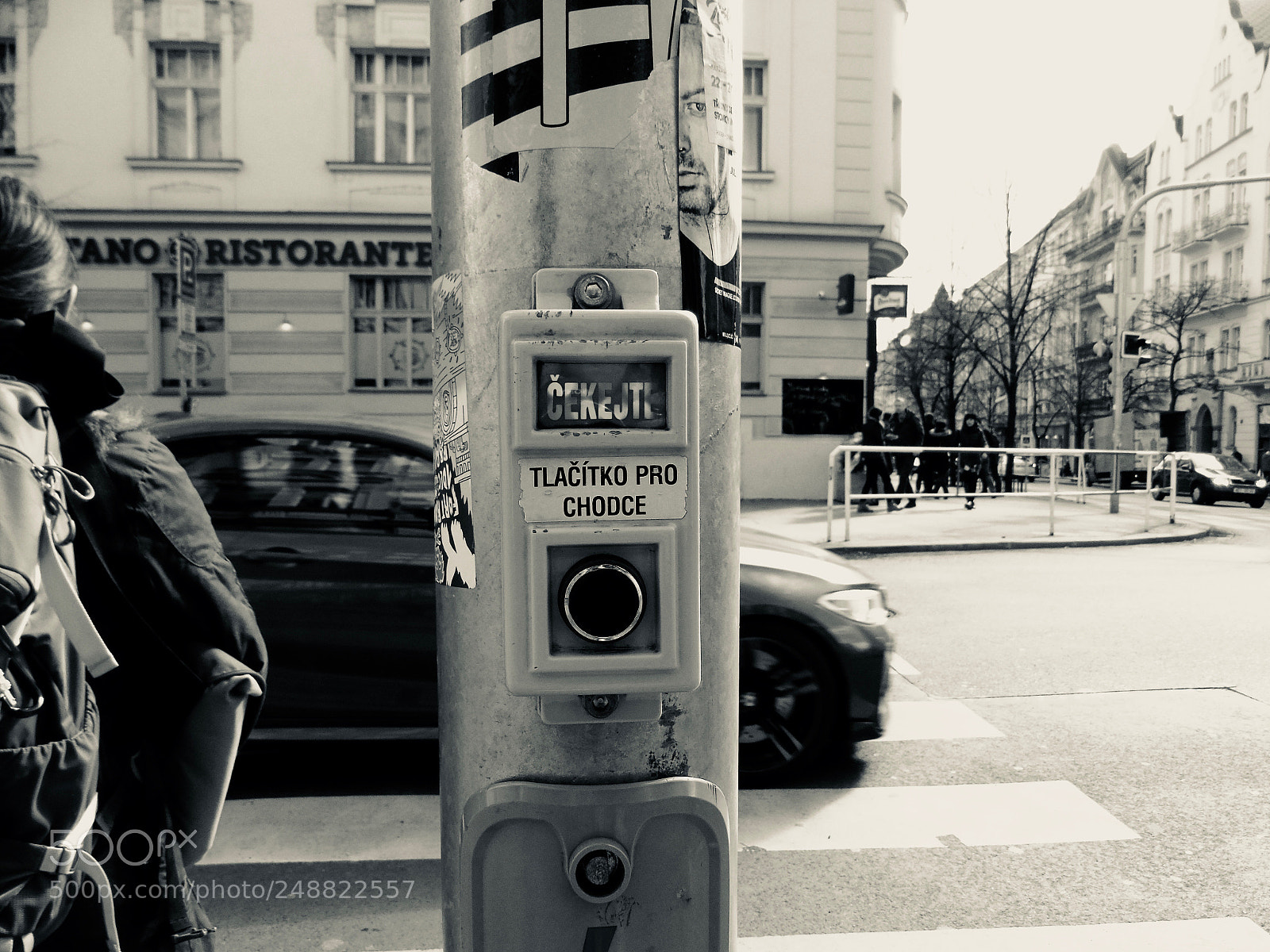Sony Cyber-shot DSC-H400 sample photo. Traffic light button photography