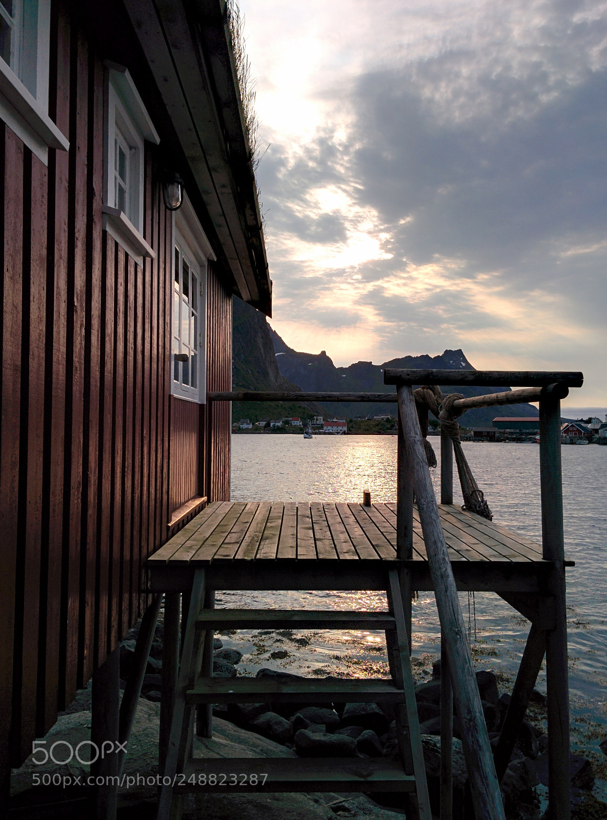 LG Nexus 5 sample photo. Welcoming fisherman's cabin photography
