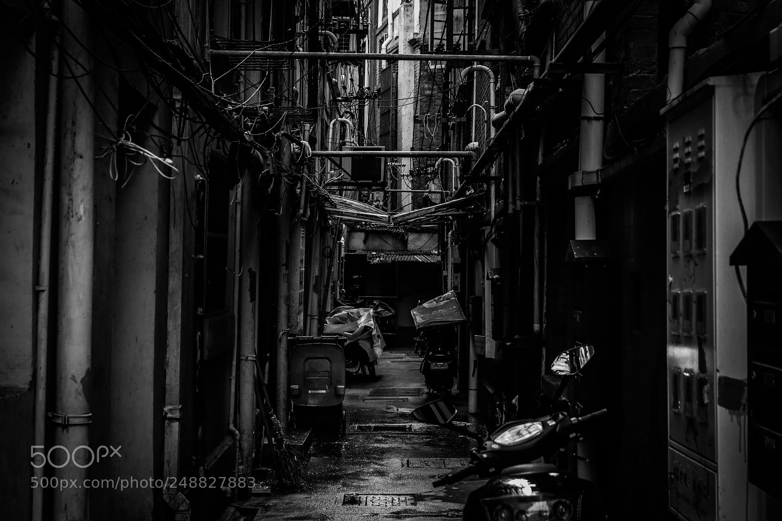 Canon EOS 80D sample photo. Life in alley photography