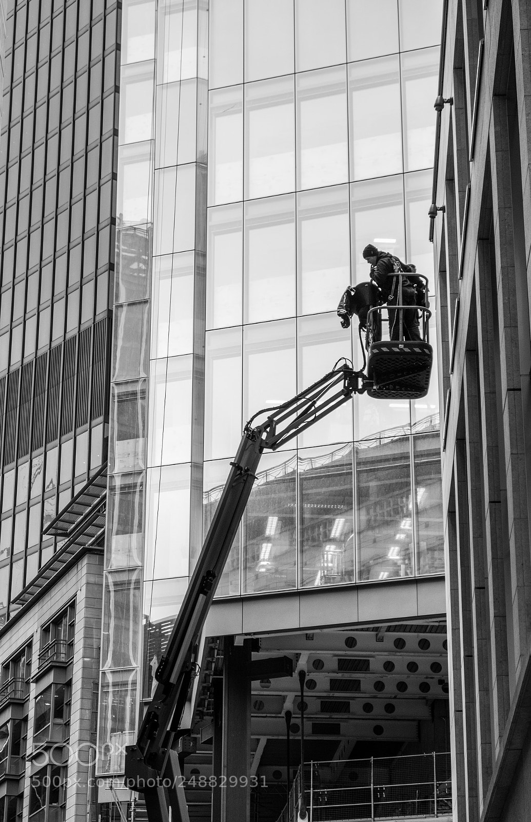 Fujifilm X-T10 sample photo. Crane worker photography