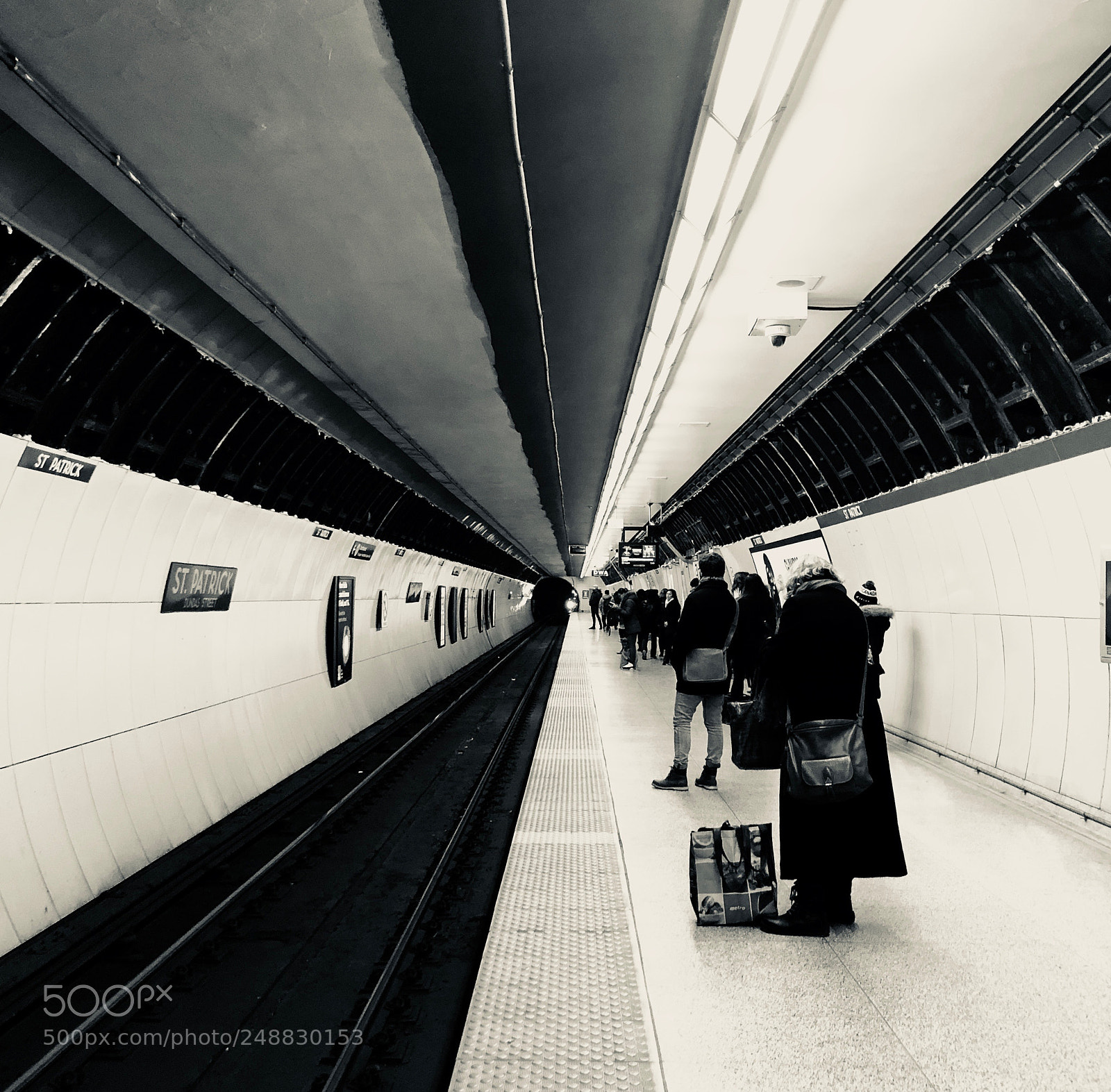 Apple iPhone 8 sample photo. Subway geometry photography