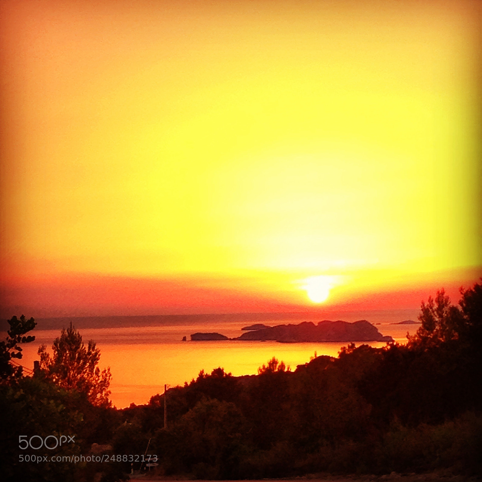 Apple iPhone 5 sample photo. Sunset in yellow photography