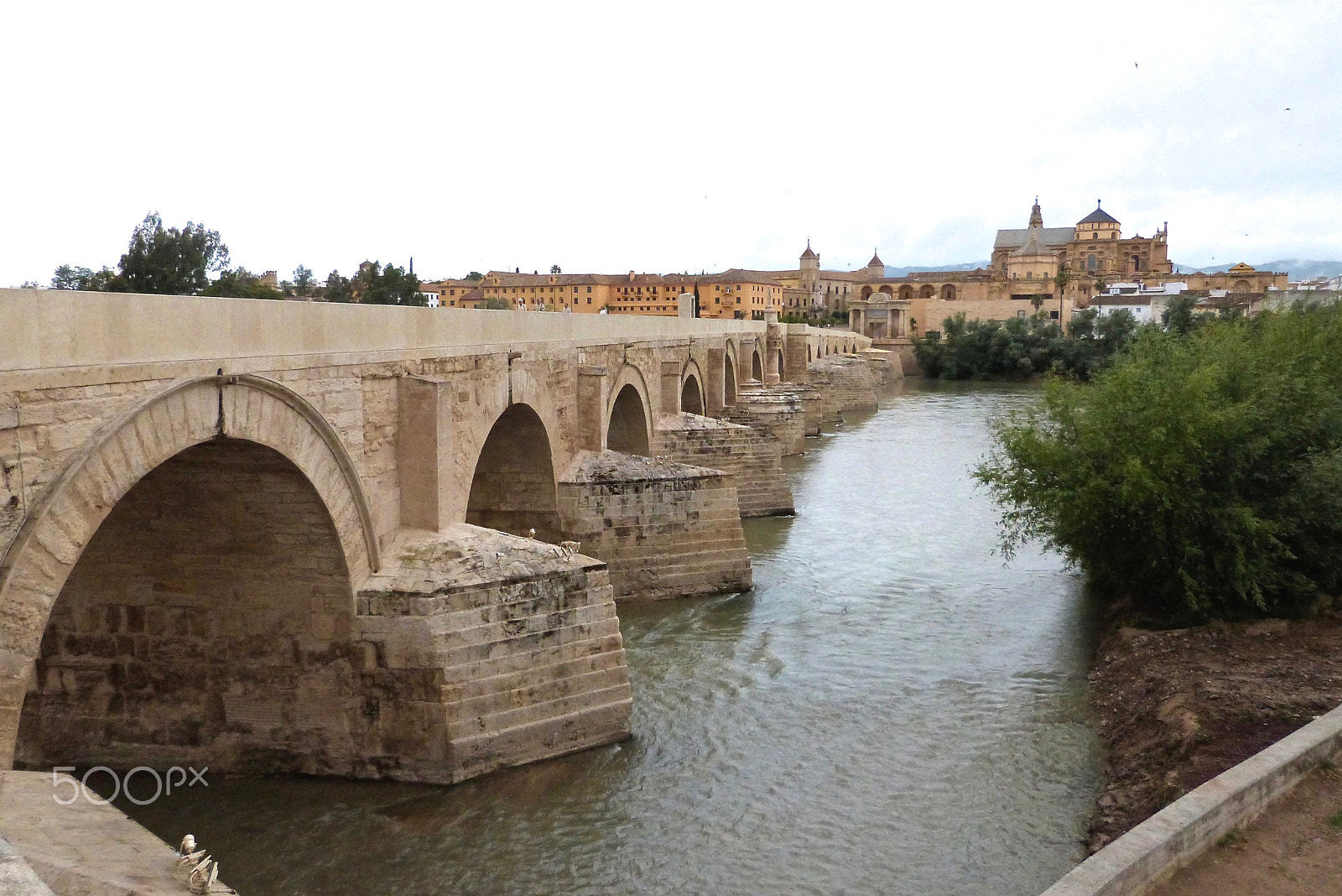 Panasonic Lumix DMC-FZ47 (Lumix DMC-FZ48) sample photo. The roman bridge leads to the mezquita photography