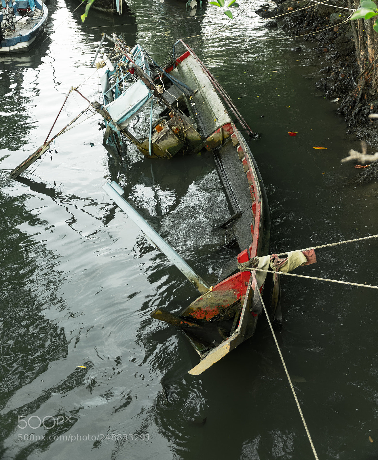 Sony a6500 sample photo. The boat is sinking photography