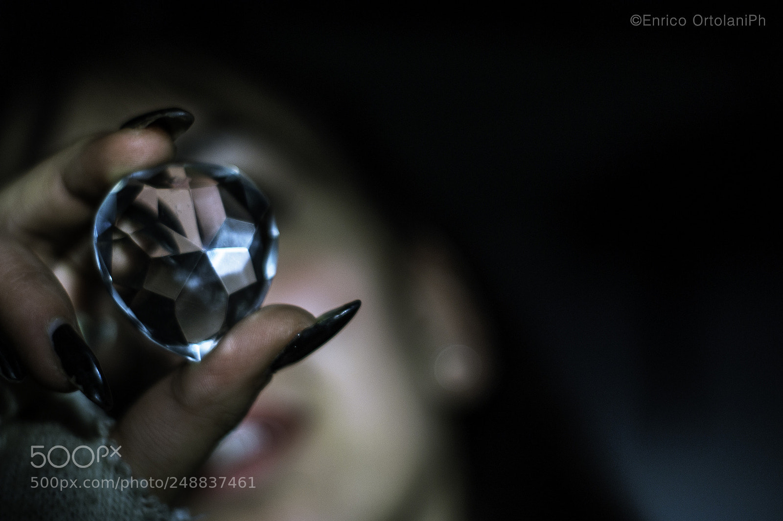 Nikon D3100 sample photo. Ragazza con un cristallo. photography