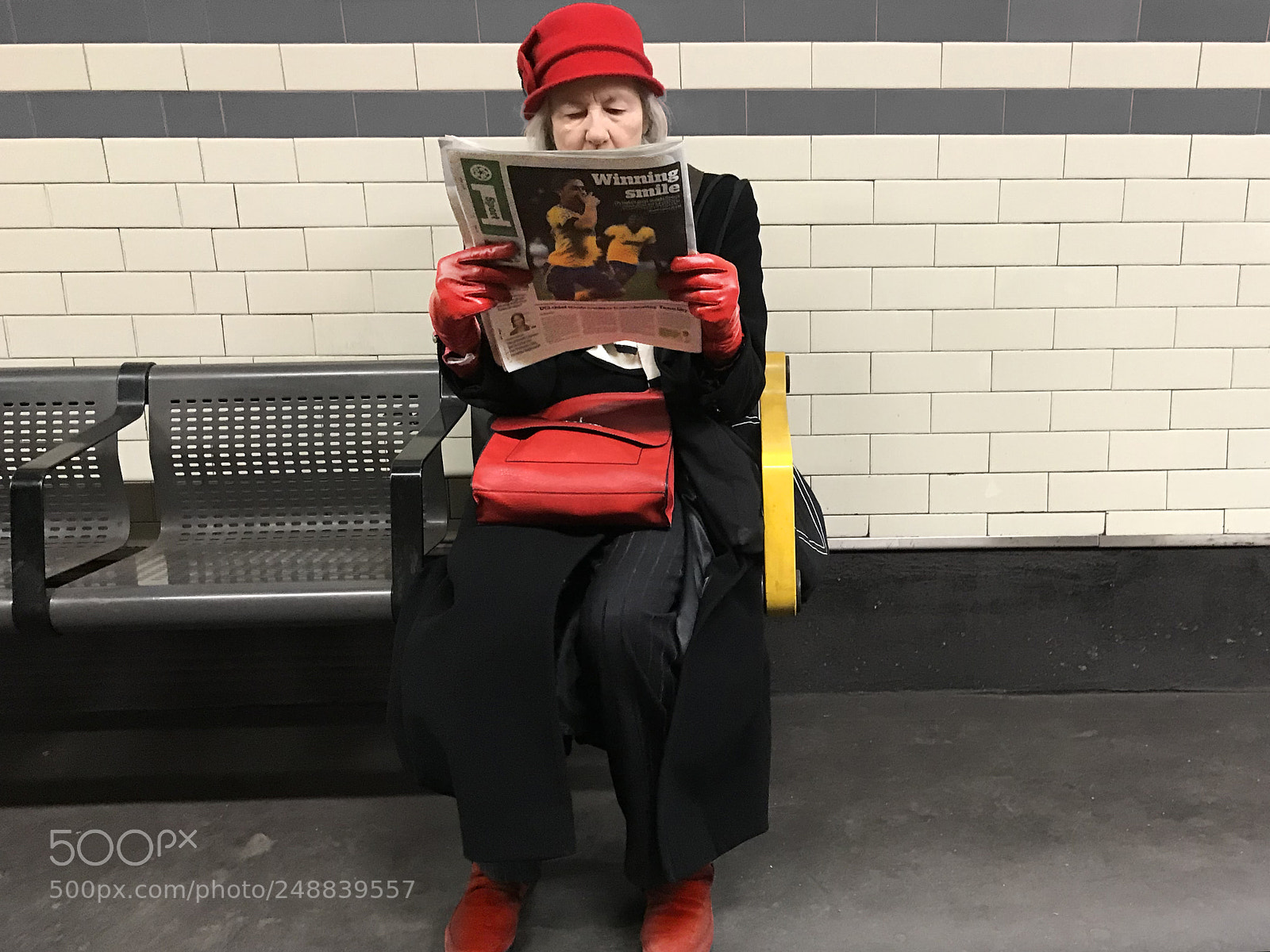 Apple iPhone 7 Plus sample photo. Tube lady photography