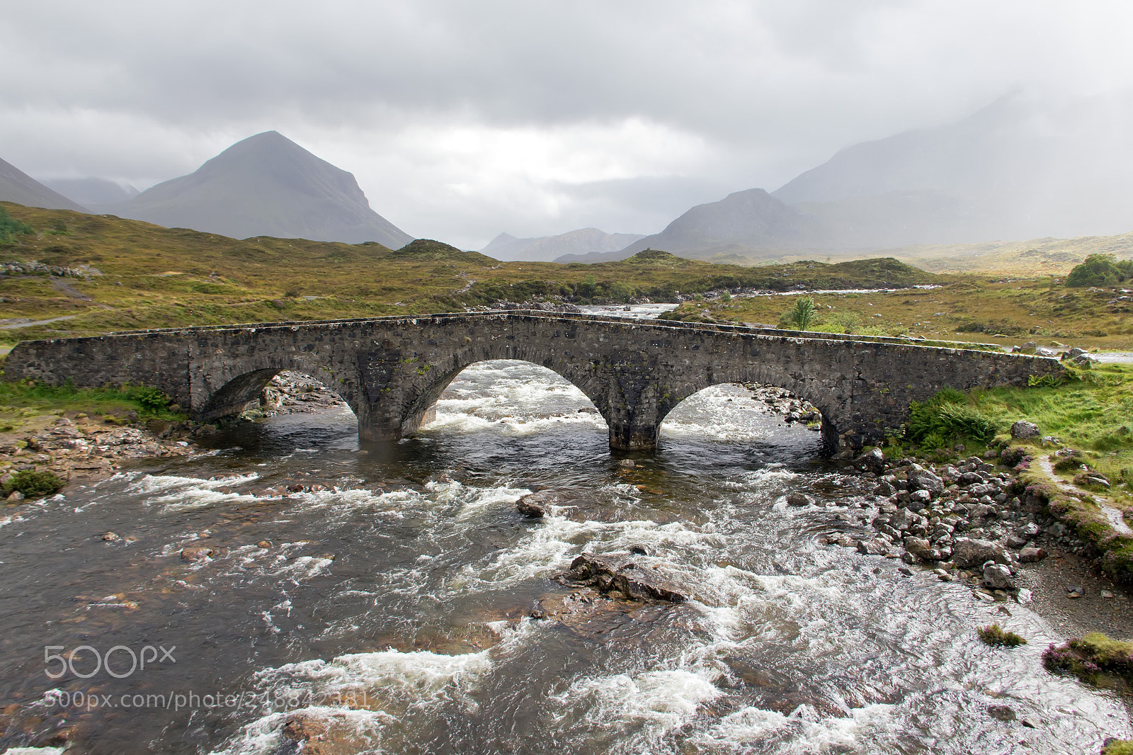 Canon EOS 550D (EOS Rebel T2i / EOS Kiss X4) sample photo. River sligachan - skye photography