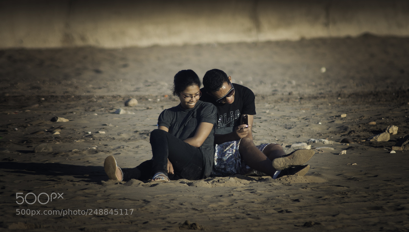 Nikon D5000 sample photo. Couple on beach photography