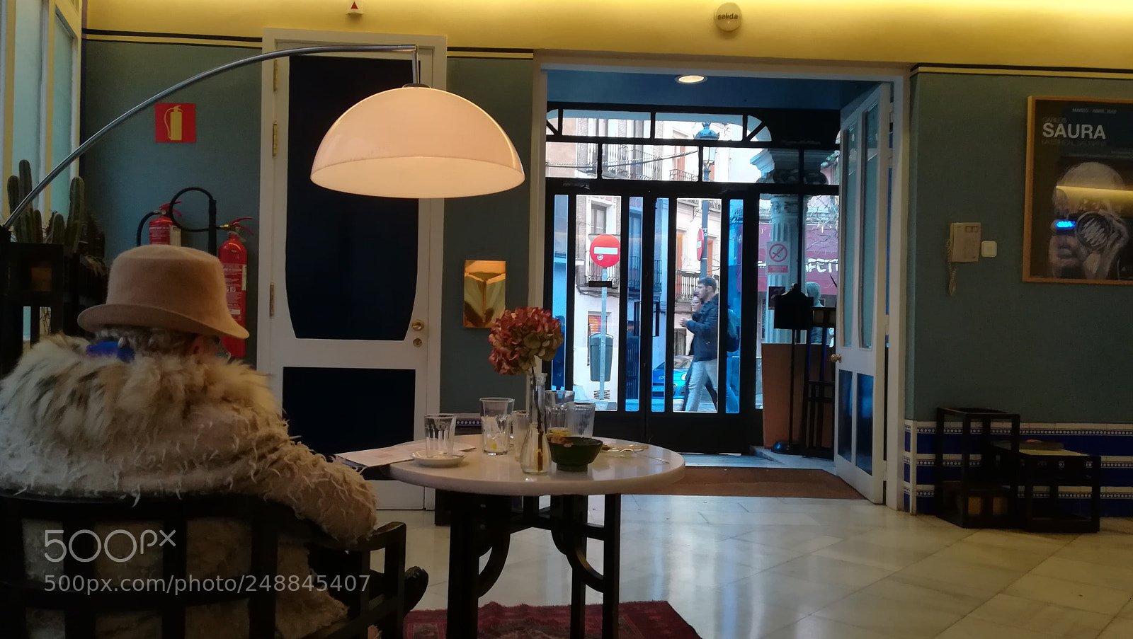 HUAWEI PRA-LX1 sample photo. Waiting at the cinema photography