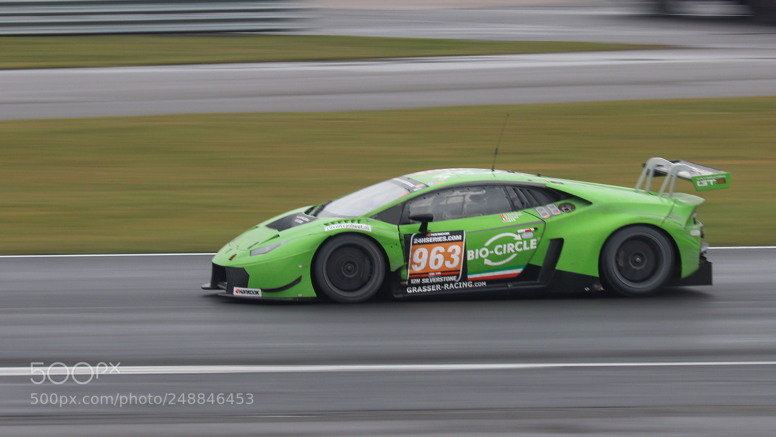 Canon EOS 200D (EOS Rebel SL2 / EOS Kiss X9) sample photo. Green lamborghini photography
